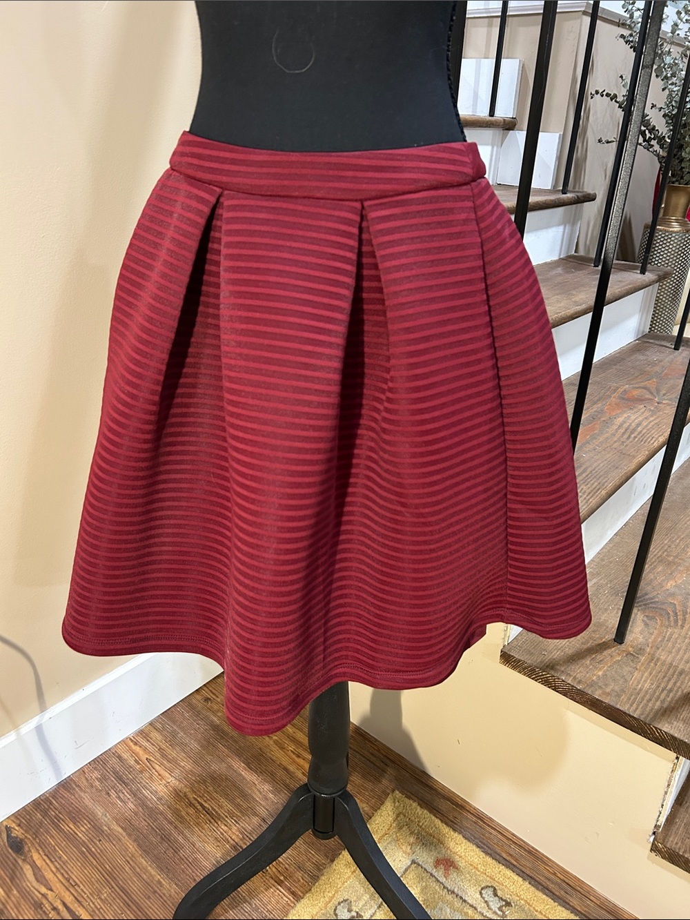 NWTS! Versona Ladies S Burgundy Striped Skater Skirt